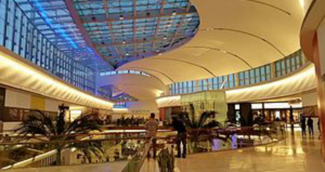 Mall_of_San_Juan_grand_court.jpg